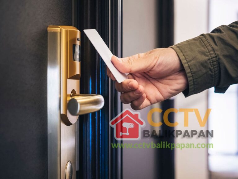 akses pintu yang jadi satu dengan penguncinya